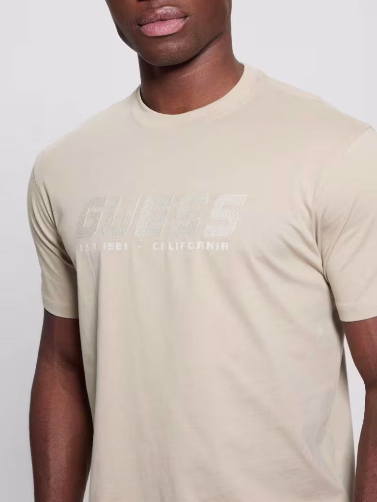 Guess Μπέζ T-Shirt Με Κεντημένο Λογότυπο στην ίδια απόχρωση